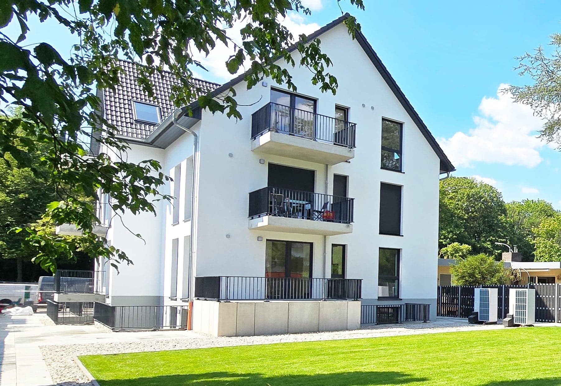 Gatower Straße 179 apartment building – garden view